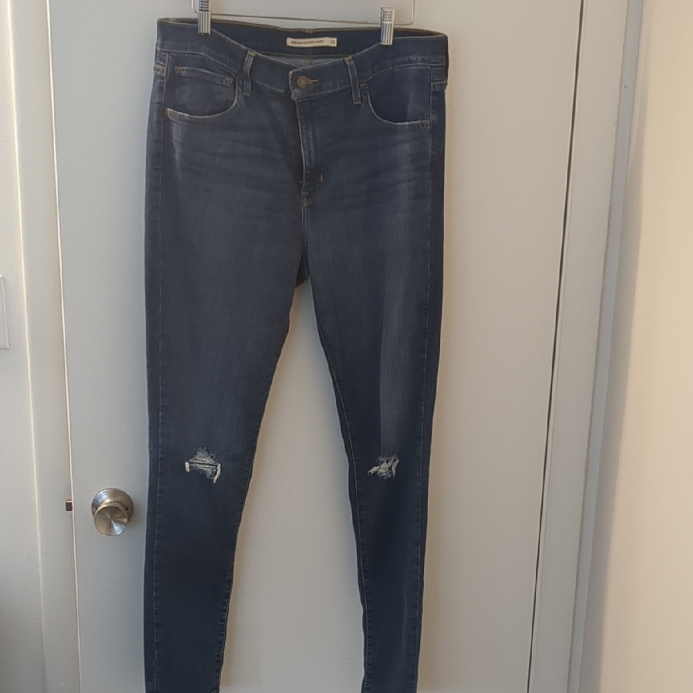 Levi 720 High Rise Super Skinny Ripped Knee Blue Jeans